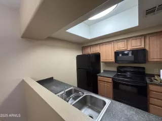 Photo #5: 6885789 Listing