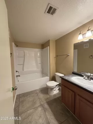 Photo #6: 6885789 Listing