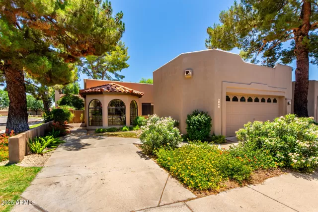 MLS: 6885881 Condo For Sale
