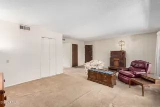 Photo #3: 6885954 Listing