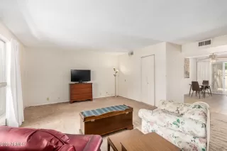 Photo #4: 6885954 Listing