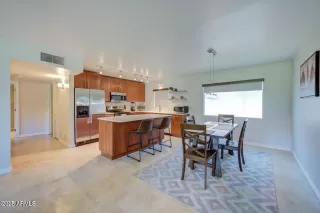 Photo #2: 6885976 Listing