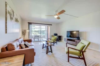 Photo #6: 6885976 Listing