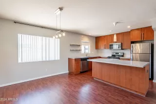 Photo #6: 6886002 Listing 