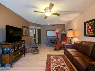 Photo #4: 6886086 Listing