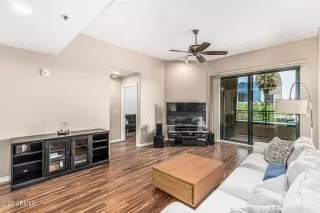 Photo #4: 6886344 Listing