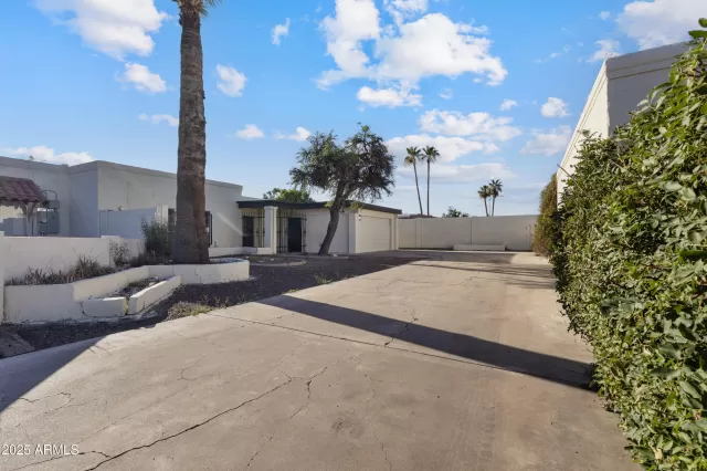 MLS: 6886346 Condo For Sale