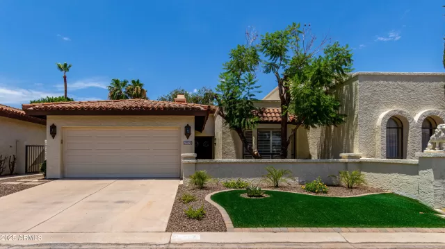 MLS: 6886434 Condo For Sale