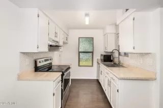 Photo #3: 6886477 Listing