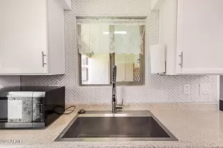 Photo #4: 6886477 Listing