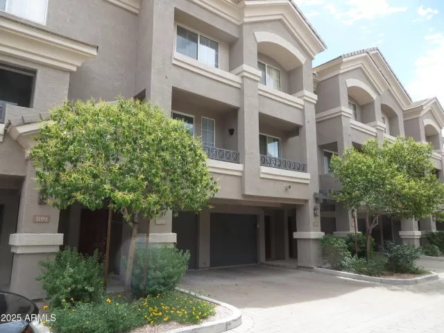 MLS: 6886491 Condo For Sale