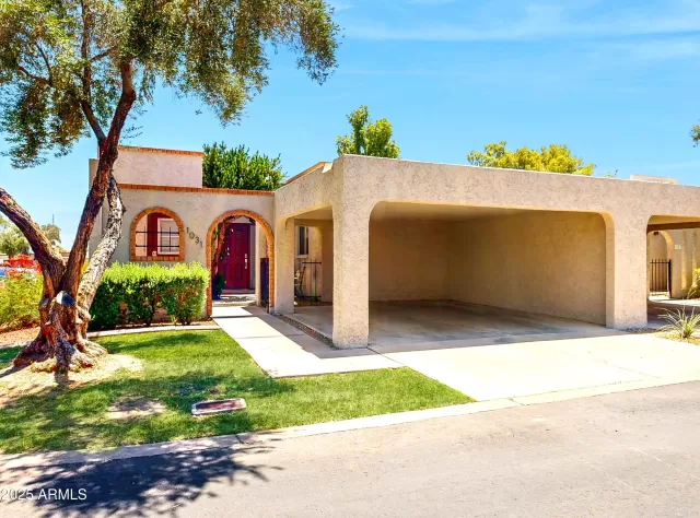 MLS: 6886637 Condo For Sale