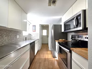 Photo #3: 6886637 Listing