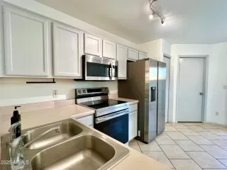 Photo #3: 6886647 Listing 