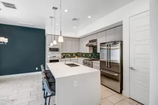 Photo #2: 6886877 Listing