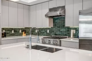 Photo #3: 6886877 Listing