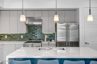 Photo #5: 6886877 Listing