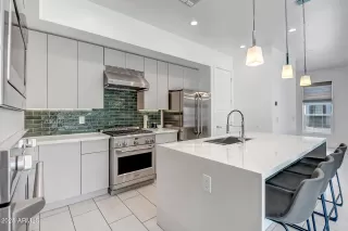 Photo #6: 6886877 Listing