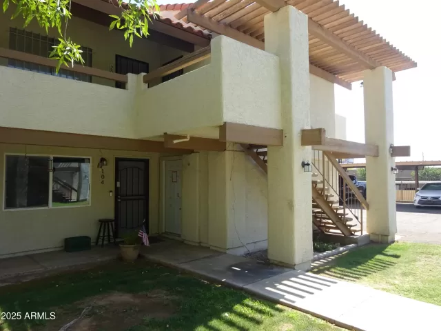 MLS: 6886925 Condo For Sale