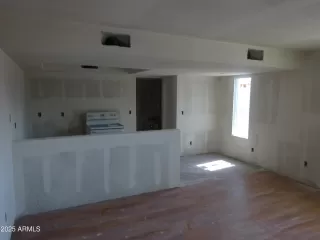 Photo #3: 6886925 Listing