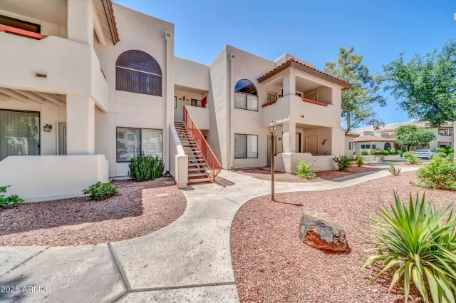 MLS: 6886982 Condo For Sale