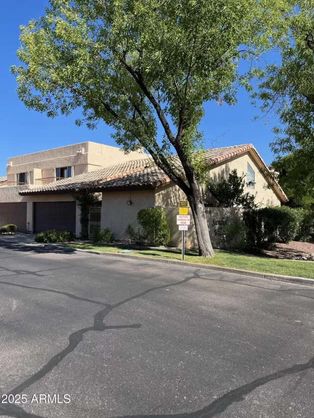 MLS: 6887120 Condo For Sale