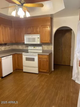 Photo #2: 6887120 Listing 