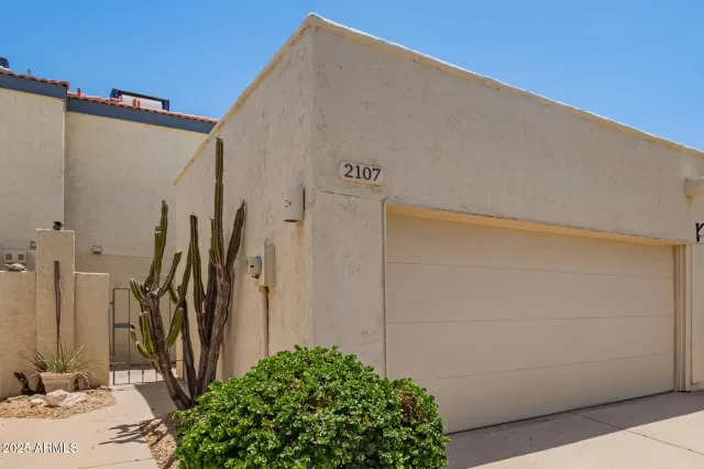 MLS: 6887304 Condo For Sale