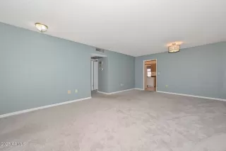 Photo #5: 6887361 Listing