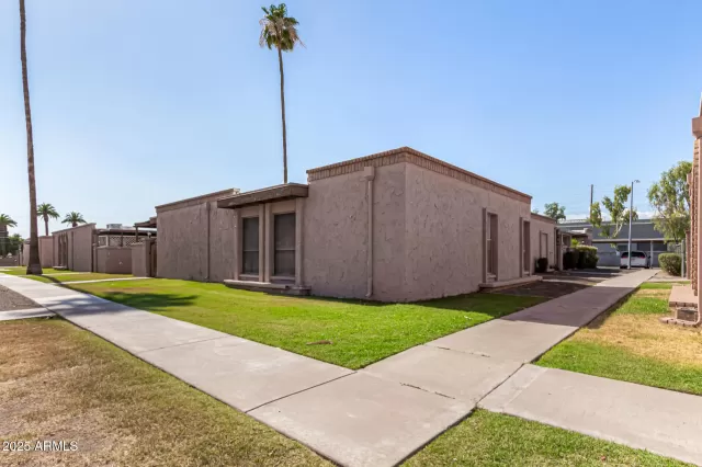 MLS: 6887408 Condo For Sale