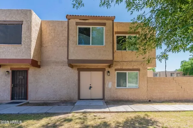 MLS: 6887570 Condo For Sale