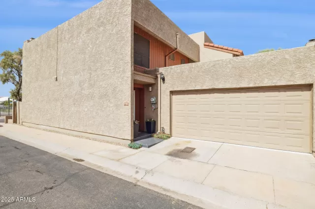 MLS: 6887898 Condo For Sale