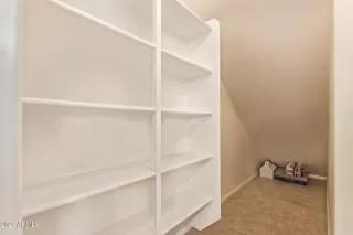 Photo #5: 6888078 Listing