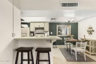 Photo #4: 6888109 Listing 