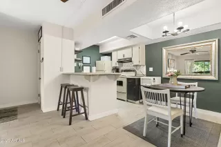 Photo #6: 6888109 Listing 