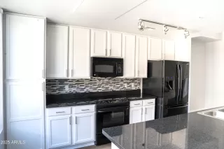 Photo #2: 6888116 Listing