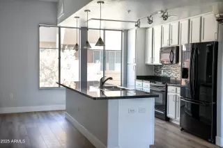 Photo #6: 6888116 Listing