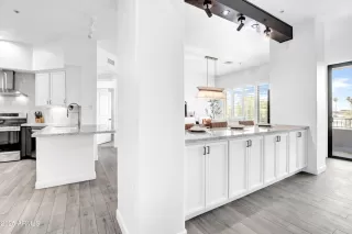 Photo #4: 6888308 Listing