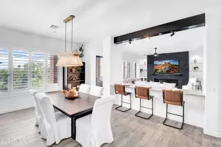 Photo #5: 6888308 Listing