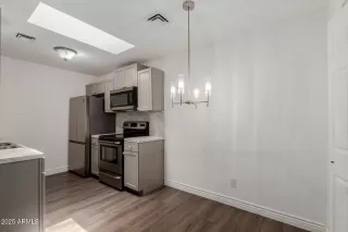 Photo #6: 6888516 Listing