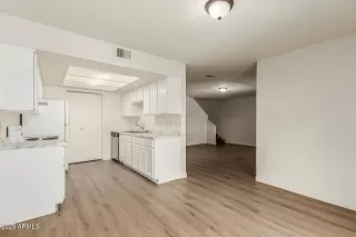 Photo #5: 6888533 Listing