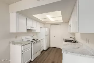 Photo #6: 6888533 Listing