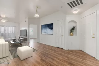 Photo #3: 6888674 Listing 