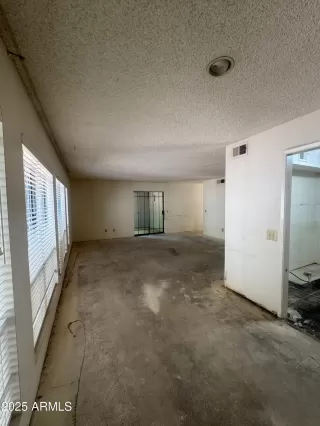 Photo #6: 6888840 Listing 