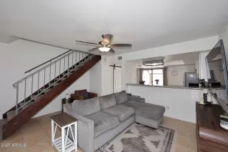 Photo #5: 6888895 Listing