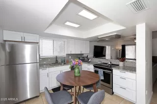 Photo #6: 6888895 Listing