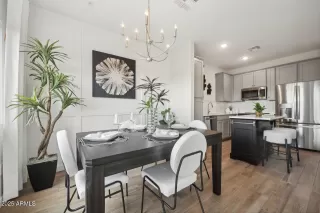 Photo #4: 6889400 Listing