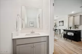 Photo #6: 6889400 Listing