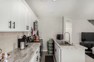 Photo #5: 6889622 Listing 