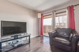 Photo #4: 6889644 Listing